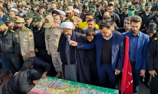 پیکر شهید مدافع وطن «احمد توکلی» تشییع و خاکسپاری شد