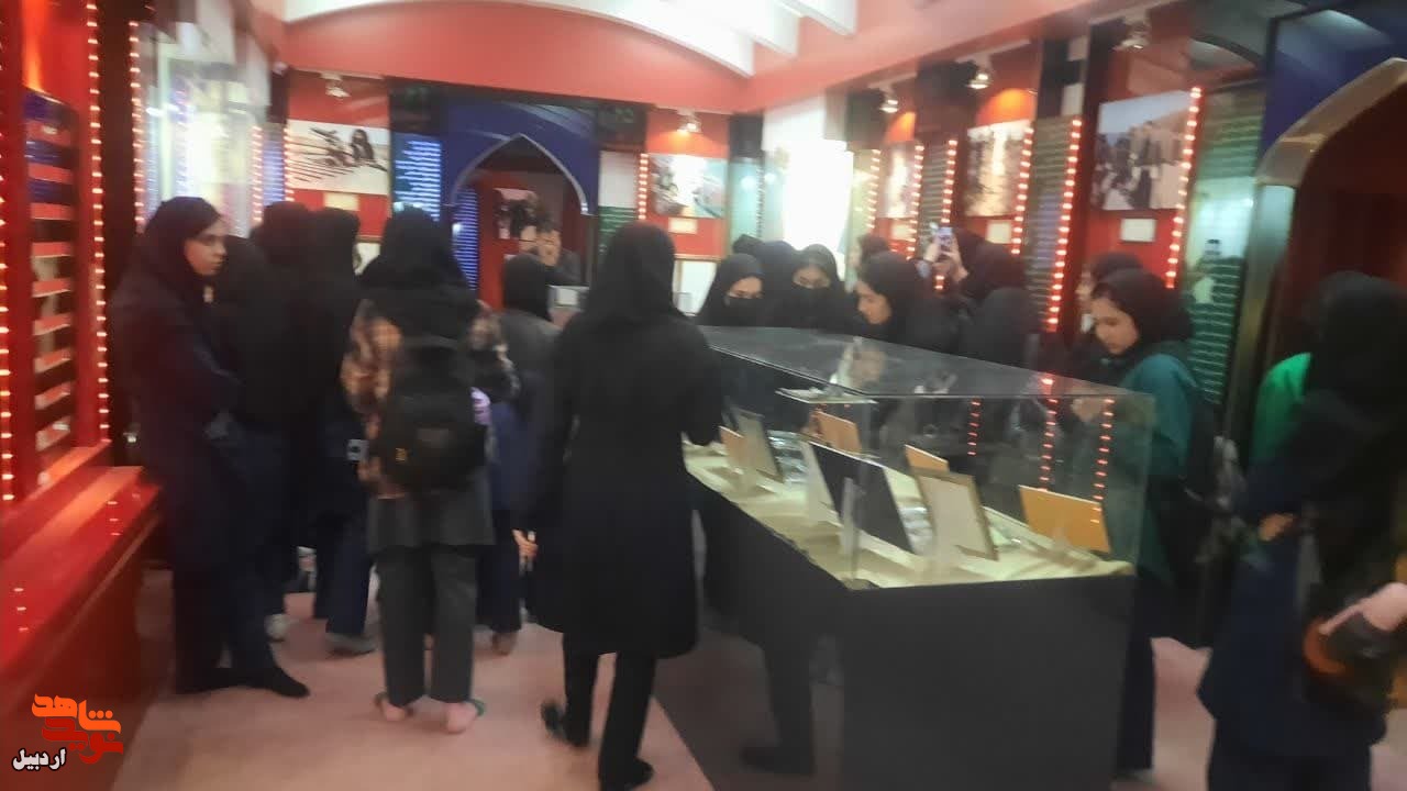 بازدید دانش آموزان ممتاز شهرستان گرمی از موزه شهدای اردبیل
