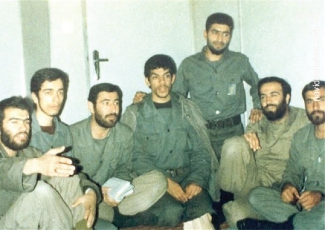 نفر دوم از سمت راست شهید حسن شفیع زاده و نفر سوم شهید حسن طهرانی مقدم، نفر اول از چپ سردار محمد باقری