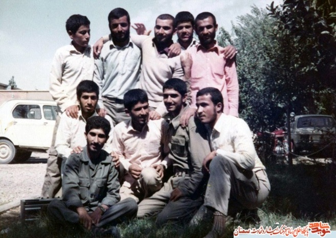 نفر دوم ایستاده از چپ شهید محمدرضا منصوریان