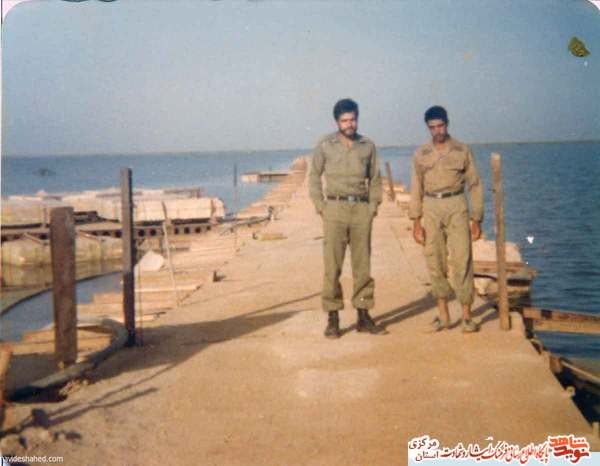 فرد سمت چپ: سرگرد محمدعلی ذوالفقاری - 1359- جزیره مجنون