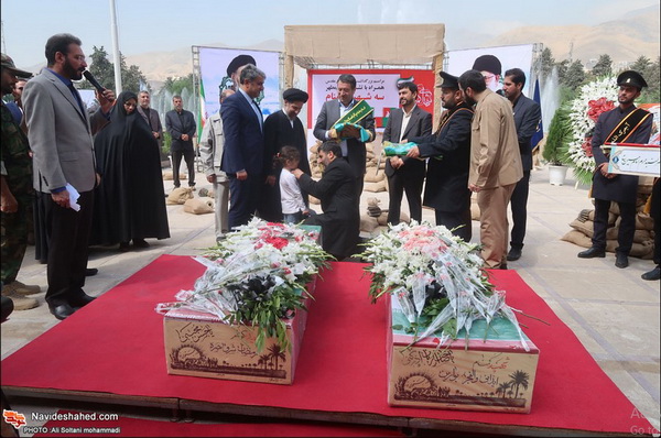 صور/تشییع شهیدی فترة الدفاع المقدس بمعرض کتاب طهران الدولی صور/تشییع شهیدی فترة الدفاع المقدس بمعرض کتاب طهران الدولی