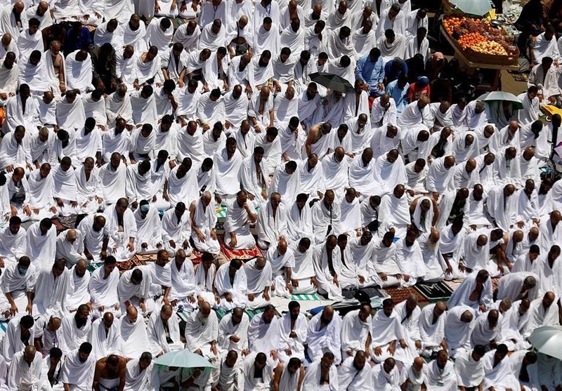 Hajj Pilgrims Pray at Mount Arafat to Mark Most Important Day of Hajj