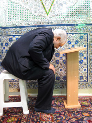 گزیده احکام رساله مصور جانبازان؛ احکام نماز(10) وظیفه کسی که نمی تواند به اندازه رکوع خم شود گزیده احکام رساله مصور جانبازان؛ احکام نماز(10) وظیفه کسی که نمی تواند به اندازه رکوع خم شود