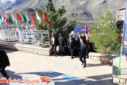 دیدار وزیر کشور با خانواده شهید معظم حسن عبدالله زاده در شهرستان پاوه + تصویر دیدار وزیر کشور با خانواده شهید معظم حسن عبدالله زاده در شهرستان پاوه + تصویر