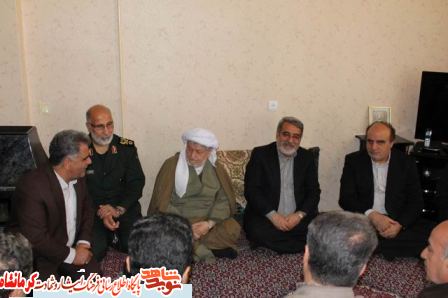 دیدار وزیر کشور با خانواده شهید معظم حسن عبدالله زاده در شهرستان پاوه + تصویر دیدار وزیر کشور با خانواده شهید معظم حسن عبدالله زاده در شهرستان پاوه + تصویر