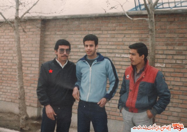 ما از یاری حسین(ع) دست نمی کشیم ما از یاری حسین(ع) دست نمی کشیم