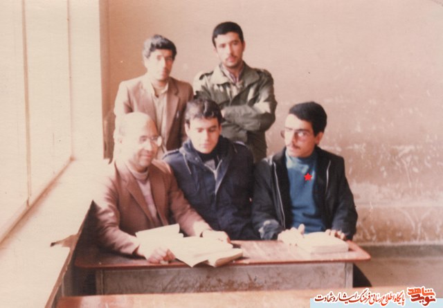 ما از یاری حسین(ع) دست نمی کشیم ما از یاری حسین(ع) دست نمی کشیم