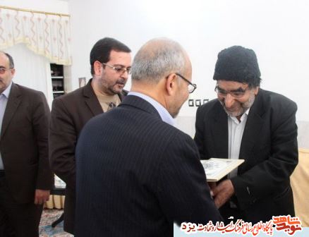 دیدار مدیرکل بنیاد شهید و امور ایثارگران استان یزد با خانواده شهید مفقودالاثر علیرضا زارع بیدکی + عکس
