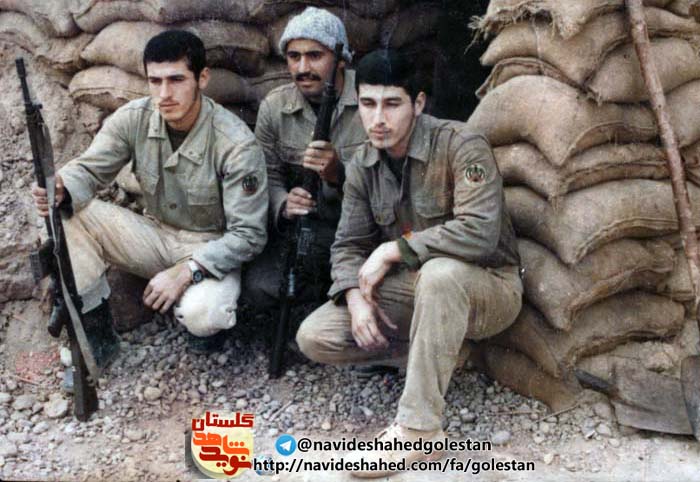 ما دو برادر دوقلو دوش به دوش هم به خدمت رهبر عزیز امام خمینی می پیوندیم ما دو برادر دوقلو دوش به دوش هم به خدمت رهبر عزیز امام خمینی می پیوندیم