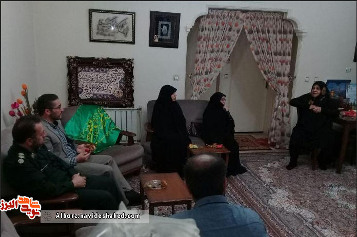 دیدار با خانواده شهدای دانش آموز در شهرستان فردیس دیدار با خانواده شهدای دانش آموز در شهرستان فردیس