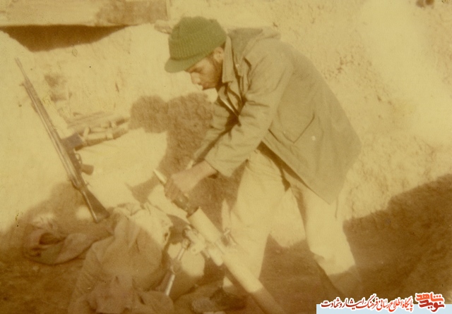 سخن عکس شهید با مادرش/ شیون مکن مادر (تیتر خوبی نیست) سخن عکس شهید با مادرش/ شیون مکن مادر (تیتر خوبی نیست)