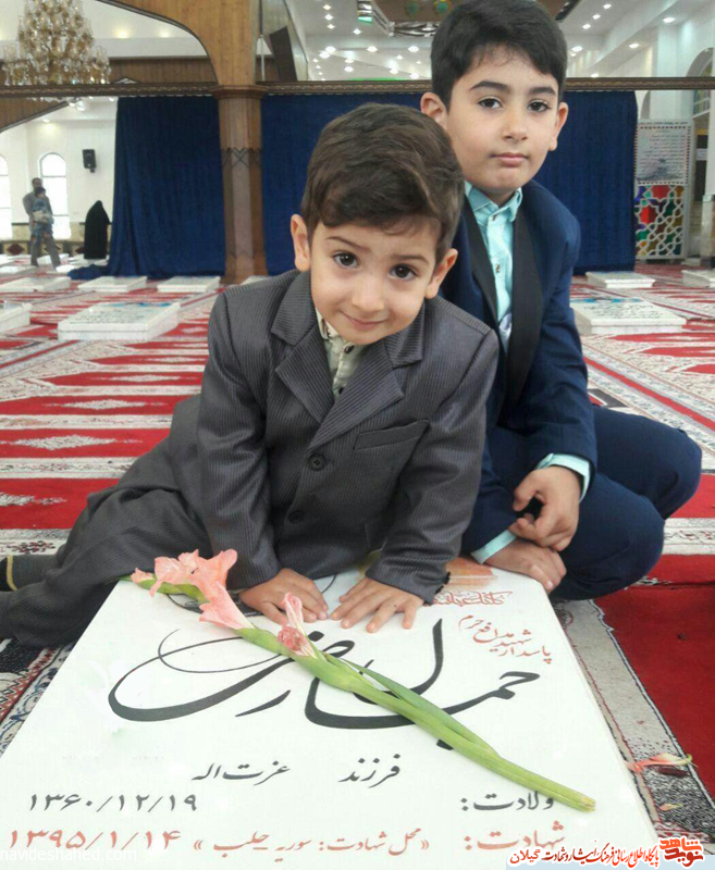 عکس/محمدطاها و محمدحسین فرزندان شهید مدافع حرم جمال رضی بر سر مزار پدر عکس/محمدطاها و محمدحسین فرزندان شهید مدافع حرم جمال رضی بر سر مزار پدر
