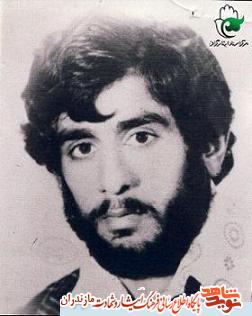 با شعار الله اكبر به طرف مسجد مى دويد