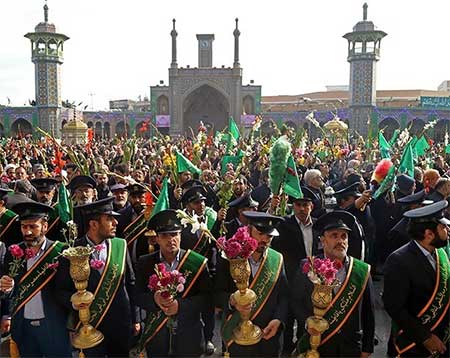سرودههایی در مدح حضرت معصومه:«خواهر خورشید به قم میآید» سرودههایی در مدح حضرت معصومه:«خواهر خورشید به قم میآید»