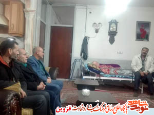 والدین شهدا رهروان مکتب حضرت زینب(س) هستند والدین شهدا رهروان مکتب حضرت زینب(س) هستند