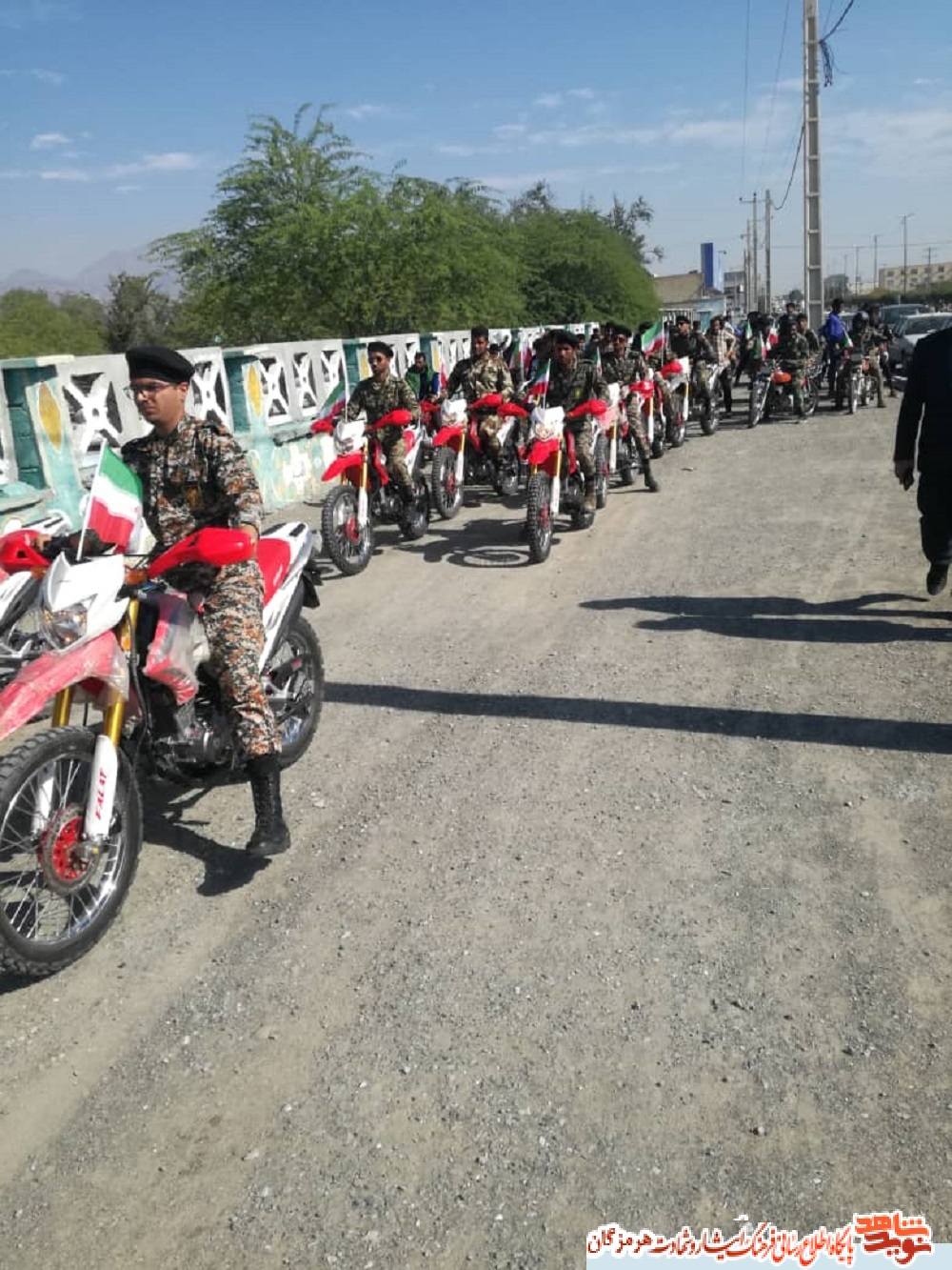 گزارش تصویری | از زنگ انقلاب و رژه موتور سواران تاعطر افشانی گلزار ملکوتی شهدای رودان گزارش تصویری | از زنگ انقلاب و رژه موتور سواران تاعطر افشانی گلزار ملکوتی شهدای رودان