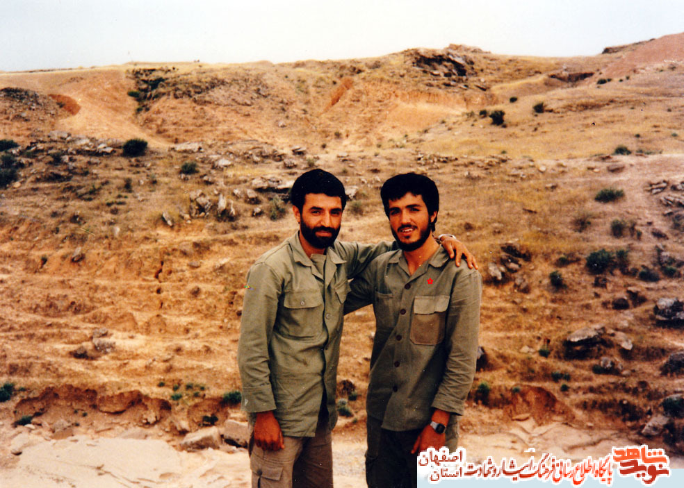 شهید علی رضایی نصر آبادی: اگر درآن زمان ازحسین(ع) بیعت می خواستند وجواب آنها نه بود دراین زمان هم ابرجنایتکاران ازما بیعت می خواهند که آنها را بایک نه رد می کنیم. شهید علی رضایی نصر آبادی: اگر درآن زمان ازحسین(ع) بیعت می خواستند وجواب آنها نه بود دراین زمان هم ابرجنایتکاران ازما بیعت می خواهند که آنها را بایک نه رد می کنیم.