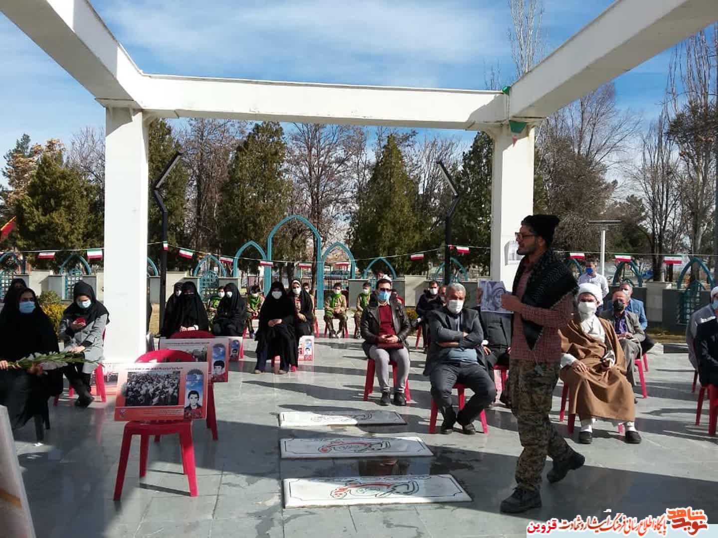 هنر نقش بسزایی در معرفی ارزشهای انقلاب دارد هنر نقش بسزایی در معرفی ارزشهای انقلاب دارد