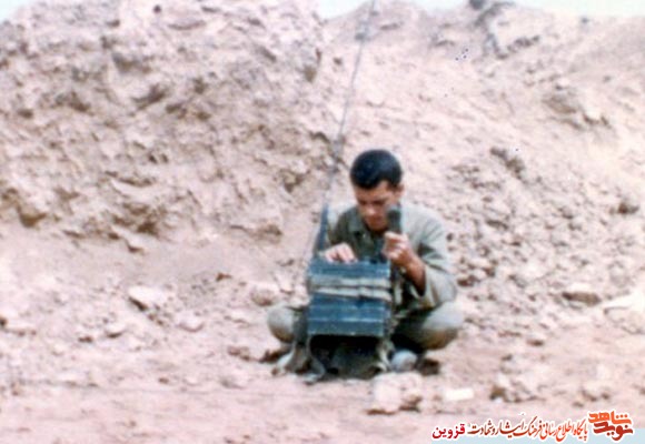 پدر شهید ابوالفضل نظری به فرزند شهیدش پیوست پدر شهید ابوالفضل نظری به فرزند شهیدش پیوست