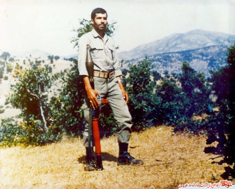 مادر شهید اسماعیل بحری به فرزند شهیدش پیوست مادر شهید اسماعیل بحری به فرزند شهیدش پیوست