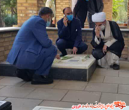 مسئولان بوئینزهرا به مقام والای شهدا ادای احترام کردند مسئولان بوئینزهرا به مقام والای شهدا ادای احترام کردند