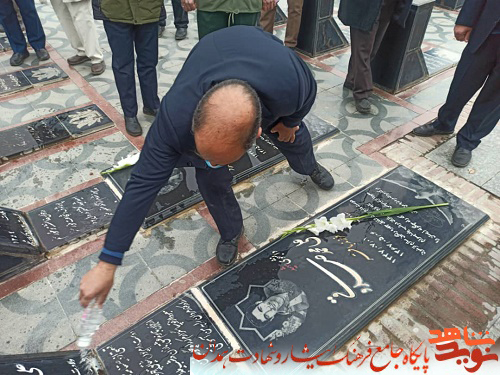 گلزار شهدای روحانی شهرستان تویسرکان غبارروبی و عطر افشانی شد گلزار شهدای روحانی شهرستان تویسرکان غبارروبی و عطر افشانی شد