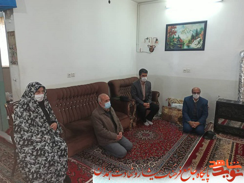 گلزار شهدای روحانی شهرستان تویسرکان غبارروبی و عطر افشانی شد گلزار شهدای روحانی شهرستان تویسرکان غبارروبی و عطر افشانی شد