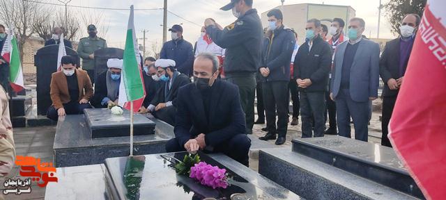 گزارش تصویری/مزار شهدای پلدشت غبارروبی و گلباران شد گزارش تصویری/مزار شهدای پلدشت غبارروبی و گلباران شد