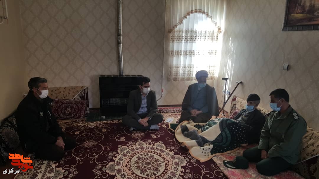 دیدار و عیادت از پدر شهید حجت اله کریمی در روستای آقداش خنداب