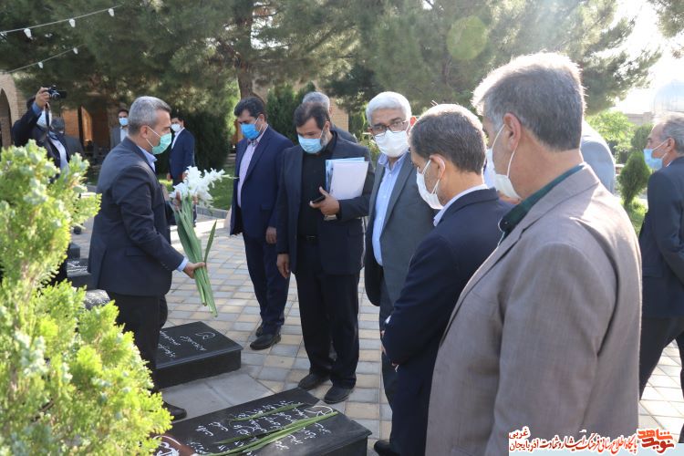 گزارش تصویری/ادای احترام معاون تعاون و امور اجتماعی بنیاد شهید و امور ایثارگران به مقام شامخ شهدای آذربایجان غربی گزارش تصویری/ادای احترام معاون تعاون و امور اجتماعی بنیاد شهید و امور ایثارگران به مقام شامخ شهدای آذربایجان غربی