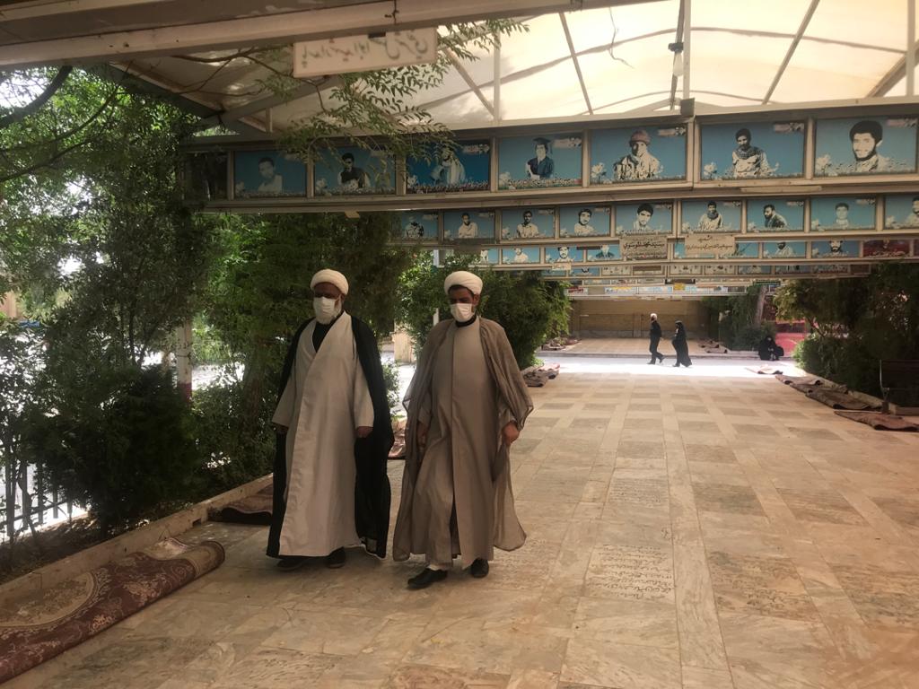 غبار روبی مزار شهدای روز تاسوعا و عاشورای حسینی غبار روبی مزار شهدای روز تاسوعا و عاشورای حسینی