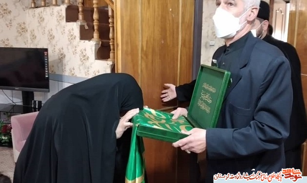 گزارش تصویری/ غبارروبی گلزار شهدای خرم آباد در سالروز وفات حضرت معصومه (س)