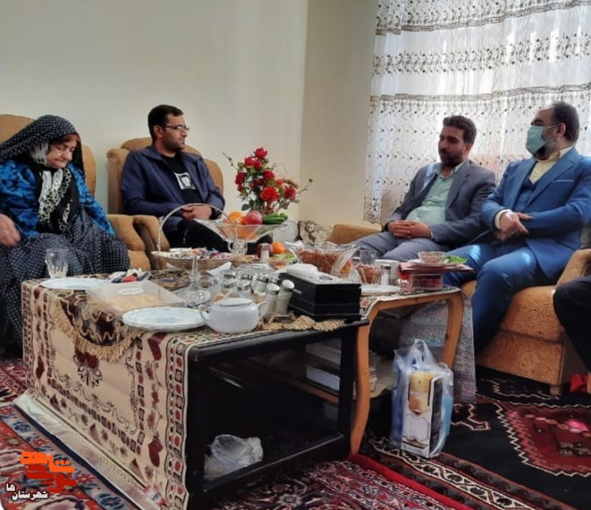 دیدار نوروزی مسئولین پیشوا با خانواده شهید «محمدرضا انارکی»