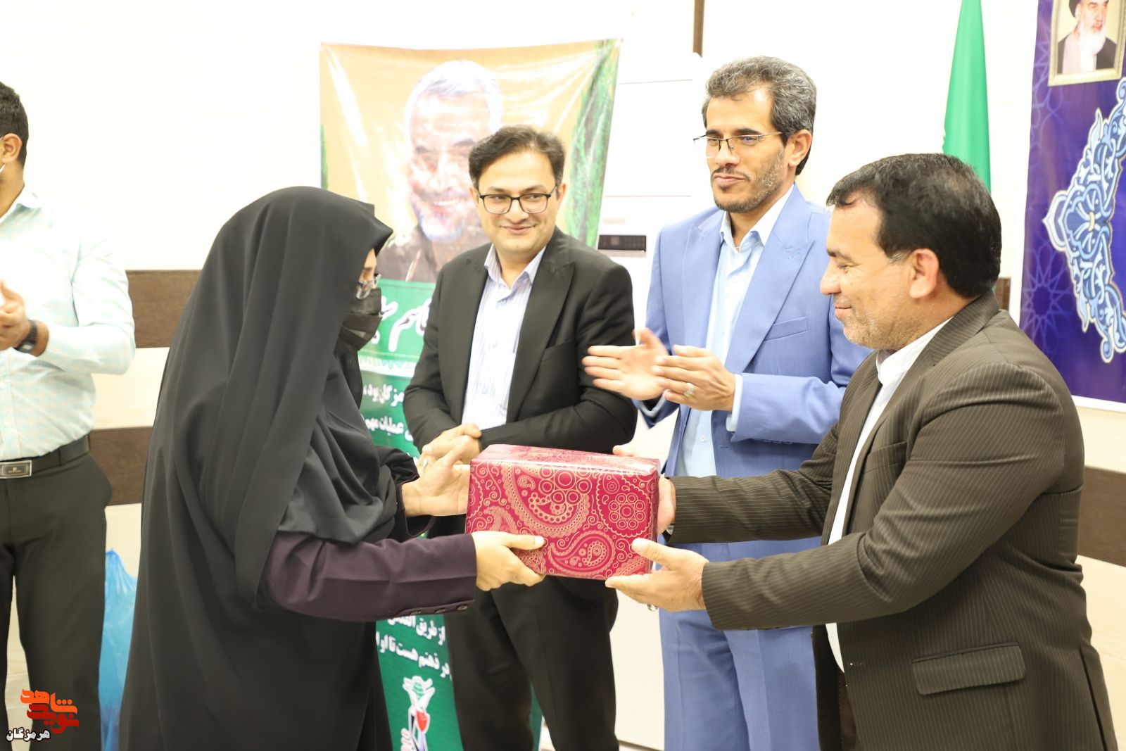 تجلیل از بانوان شاغل در بنیاد هرمزگان به مناسبت روز زن