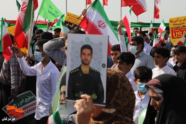 حضور پرشور ایثارگران و کارکنان بنیاد شهید و امور ایثارگران استان هرمزگان در راهپیمایی 22 بهمن حضور پرشور ایثارگران و کارکنان بنیاد شهید و امور ایثارگران استان هرمزگان در راهپیمایی 22 بهمن