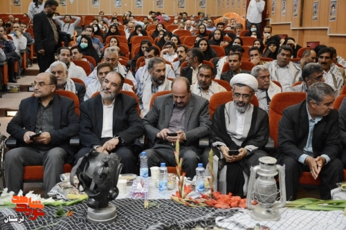 با چشم دل و معرفت باید به زیارت شهدا رفت