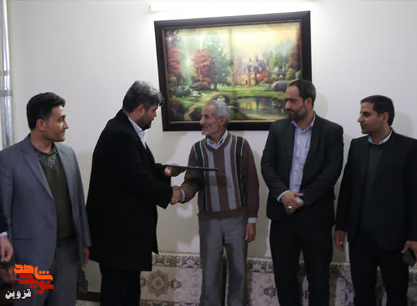 دیدار با بازماندگان شهدا و جانبازان افتخار است