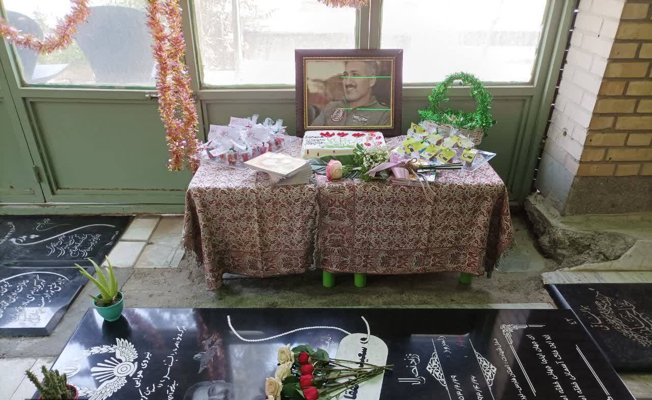 گزارش تصویری| برگزاری جشن تولد شهیدذوالفقاری در گلزار شهدای گرمدره گزارش تصویری| برگزاری جشن تولد شهیدذوالفقاری در گلزار شهدای گرمدره