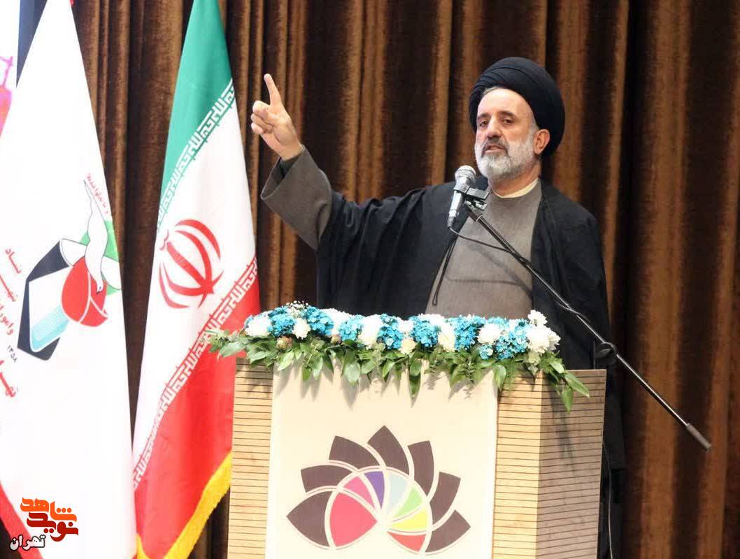 محفل انس با قرآن کریم و آیین افتتاح باشگاه قرآنیان در دهکده نشاط
