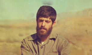 بعد از من اسلحه مرا برگیرید و راه مرا ادامه دهید بعد از من اسلحه مرا برگیرید و راه مرا ادامه دهید