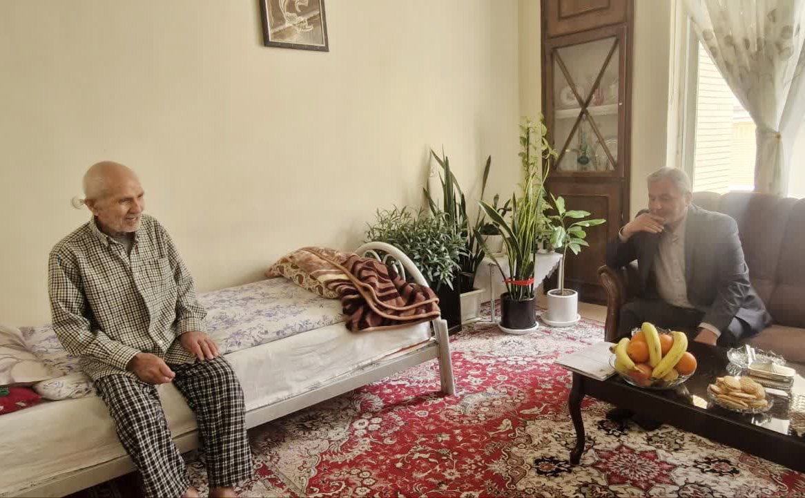 ​​​​​​​سلمانی به ملاقات پدر شهید «قصابی» رفت