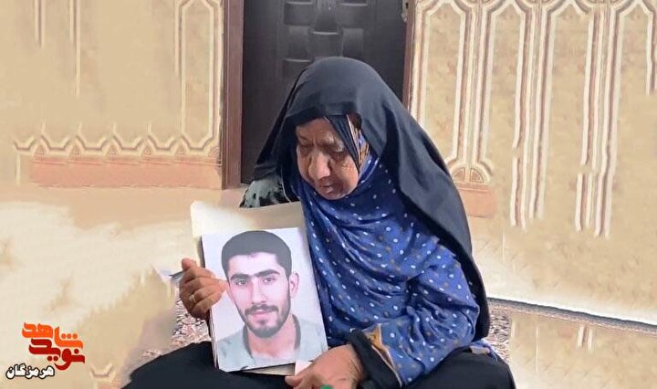 دیدار دانشجویان دانشگاه پیام نور با مادر شهید جاویدالاثر «غلام آرمون»