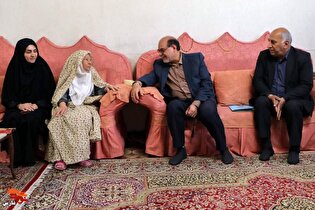دیدار مدیرکل بنیاد شهید فارس با خانواده شهید انقلاب...