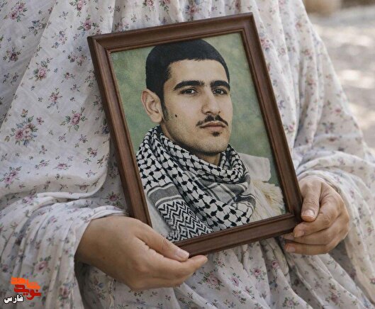 چادر سفید گلدار مادر، اولین تصویر نماز در...