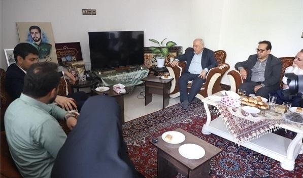 دیدار وزیر ارتباطات و فناوری اطلاعات با خانواده شهید «کشوری» + تصاویر