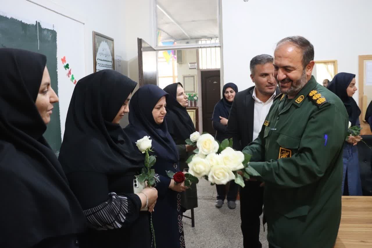 آیین تجلیل از معلمان جهادگر استان البرز همزمان با میلاد امام رضا(ع) برگزار شد