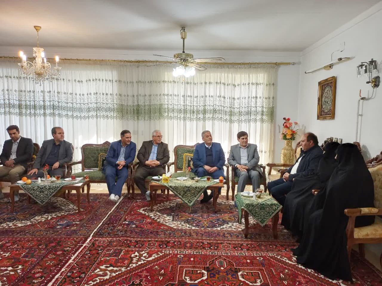 علی‌اکبر سلمانی با خانواده شهدای مراغه دیدار تازه کرد