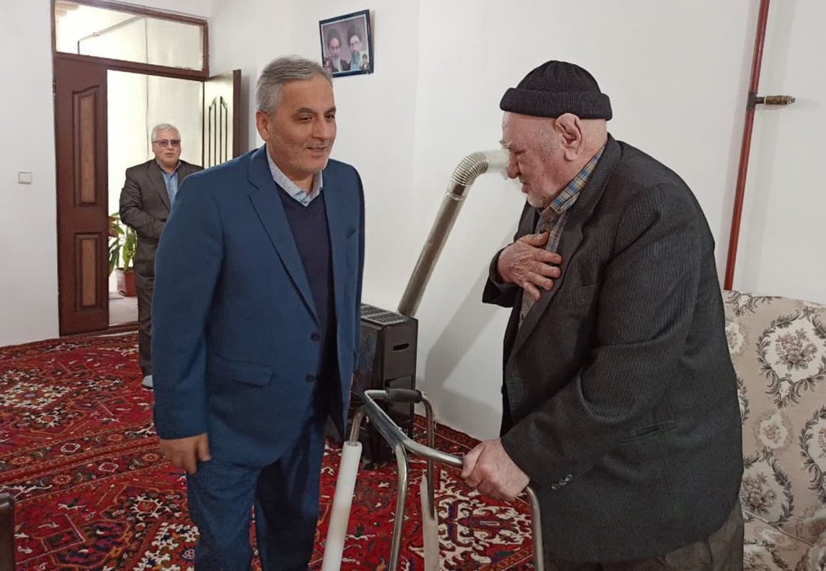 علی‌اکبر سلمانی با خانواده شهدای مراغه دیدار تازه کرد