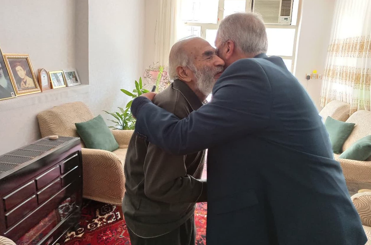 علی‌اکبر سلمانی با خانواده شهدای مراغه دیدار تازه کرد